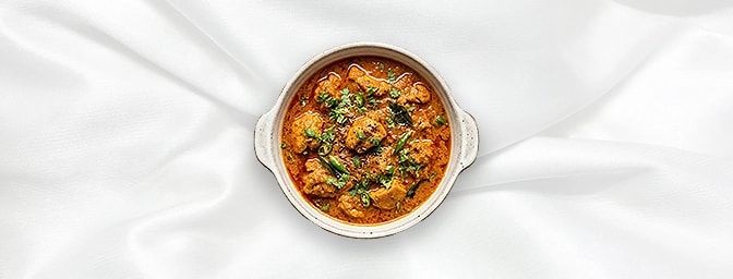 Goan Chicken Curry — Escape to the coast with this tangy, sunshine-filled curry. Succulent chicken are simmered in a vibrant