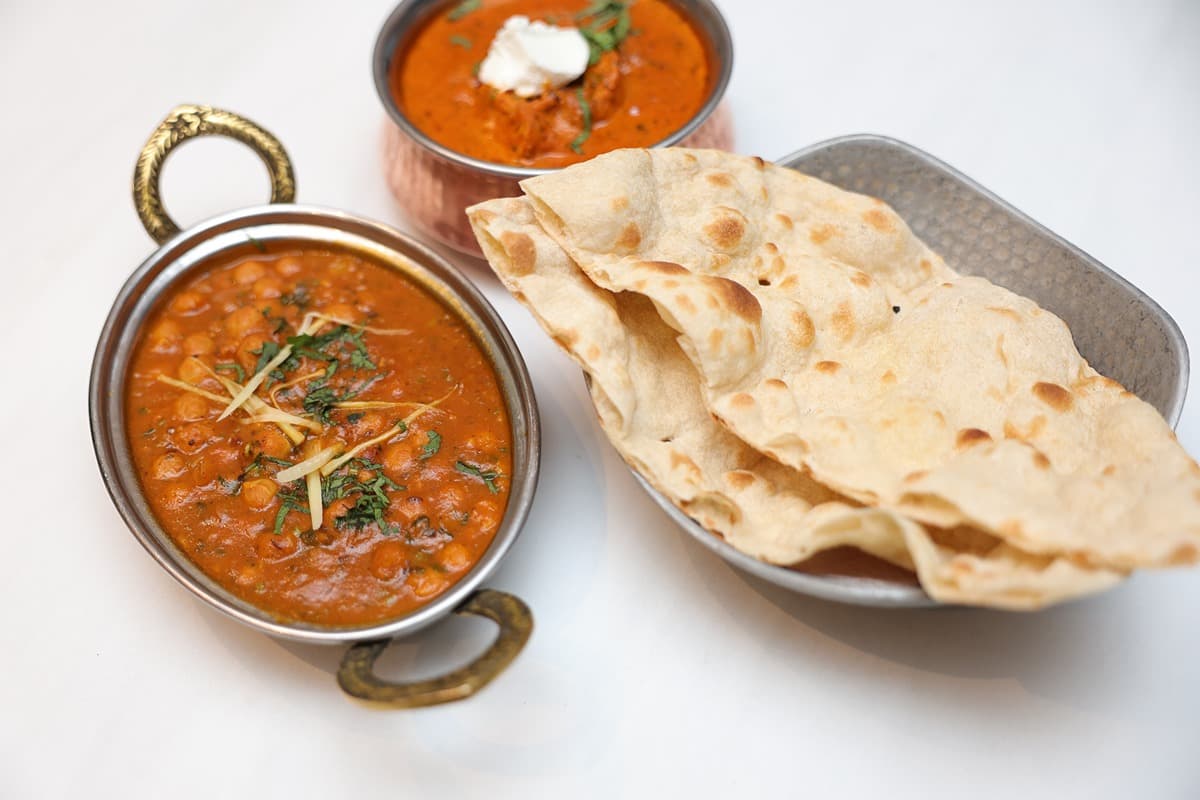GBC Combo (Chana Masala, Chicken Rogan, Garlic Nan)